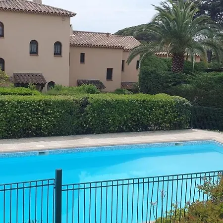 Cosy Studio Just A Stone's Throw From The Beach Apartamento Sainte-Maxime